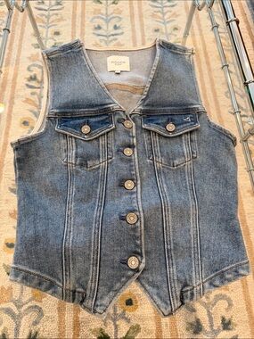 Classic Denim Button-Up Vest in Light Blue